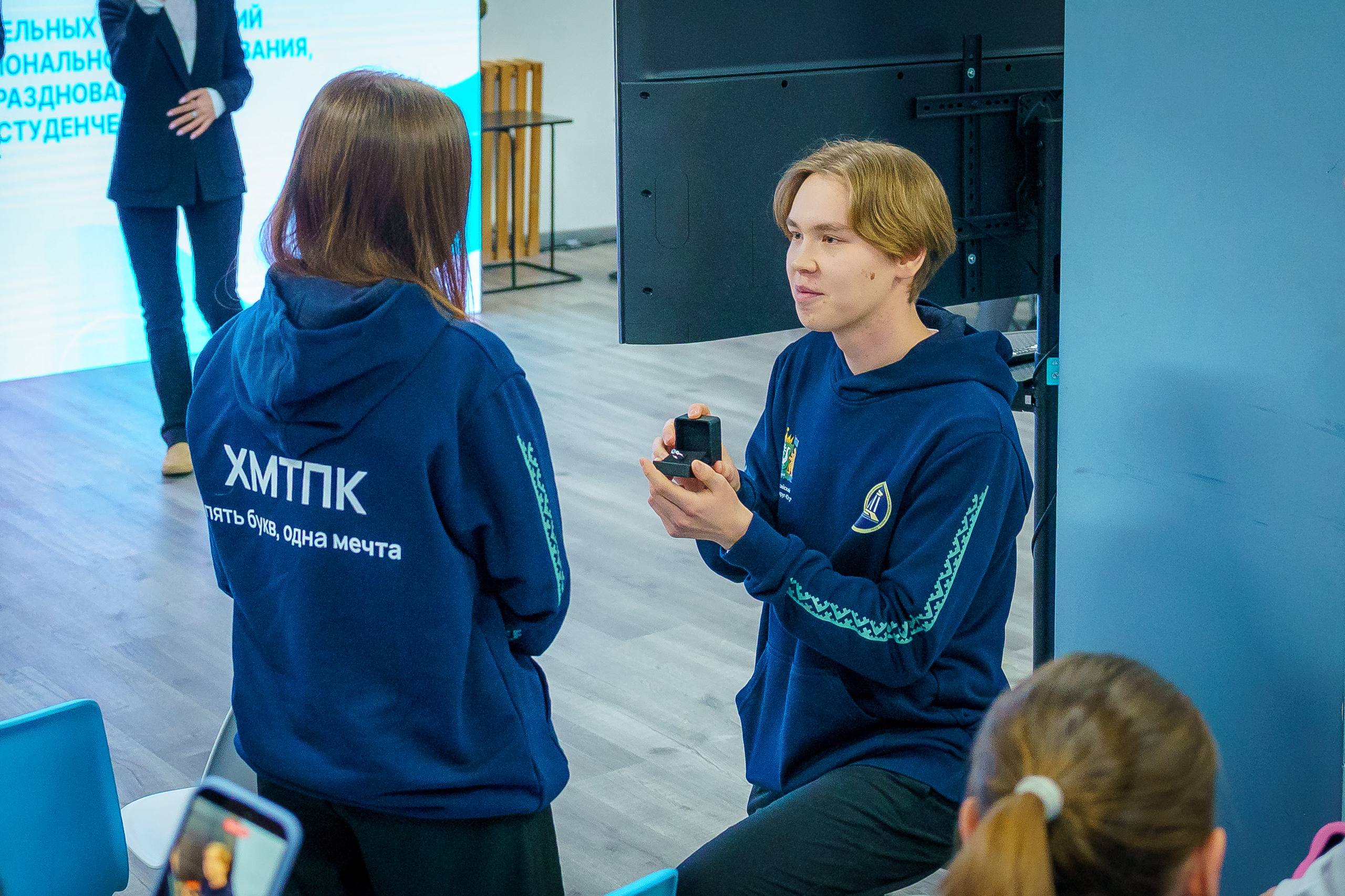 Руслан Кухарук: Встретился со студентами Югры в преддверии их «профессионального» праздника