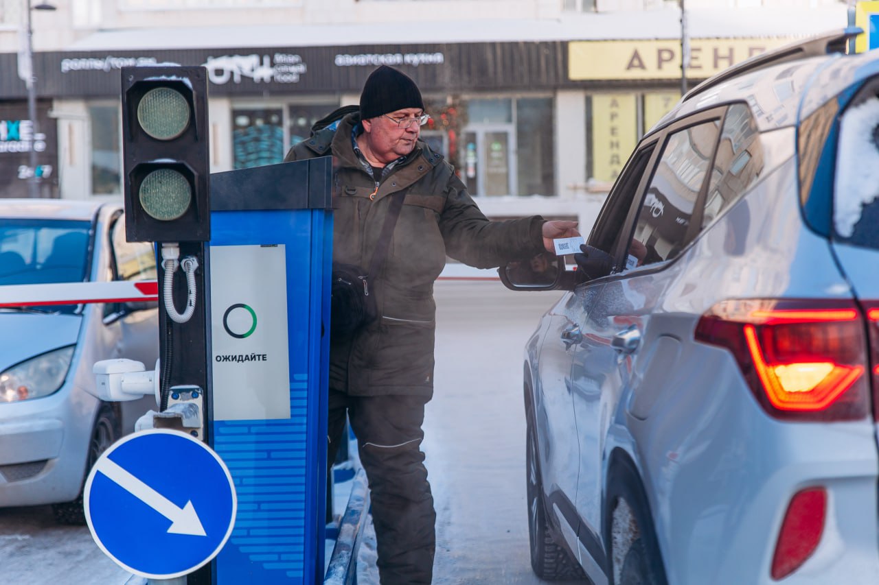 Вниманию автовладельцев. Оборудование на парковке по улице Первомайской, 20 (зона № 101), было заменено, и с сегодняшнего дня возобновлено взимание платы