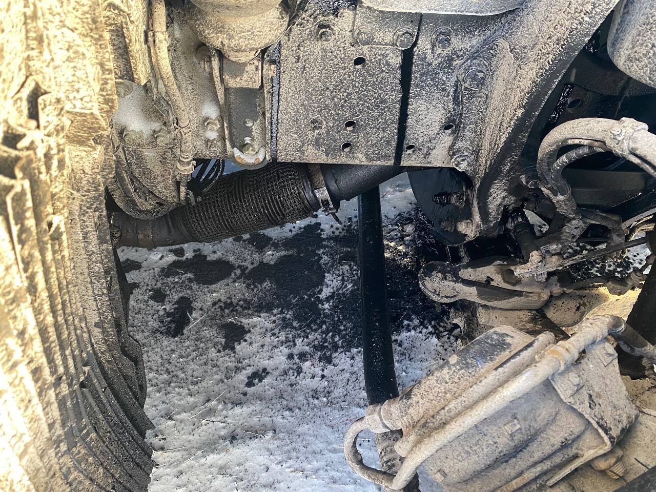 За бортом -37, а фура сломалась на трассе - это не повод для уныния, если рядом наряд ДПС! За бортом -37, а фура сломалась на трассе - это не повод для уныния, если рядом наряд ДПС!