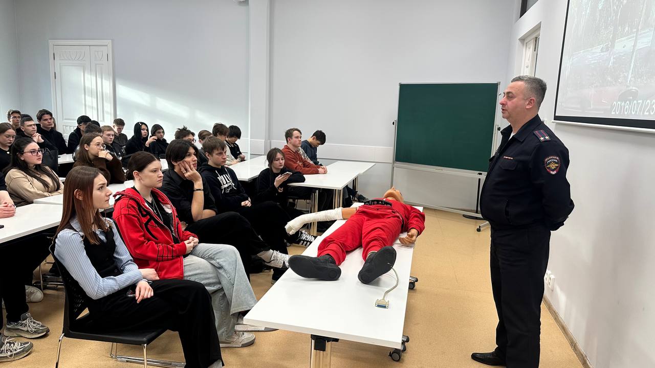 У этих студентов колледжа искусственного интеллекта, креативного мышления и мастерства не случайно такие серьезные лица У этих студентов колледжа искусственного интеллекта, креативного мышления и мастерства не случайно такие серьезные лица