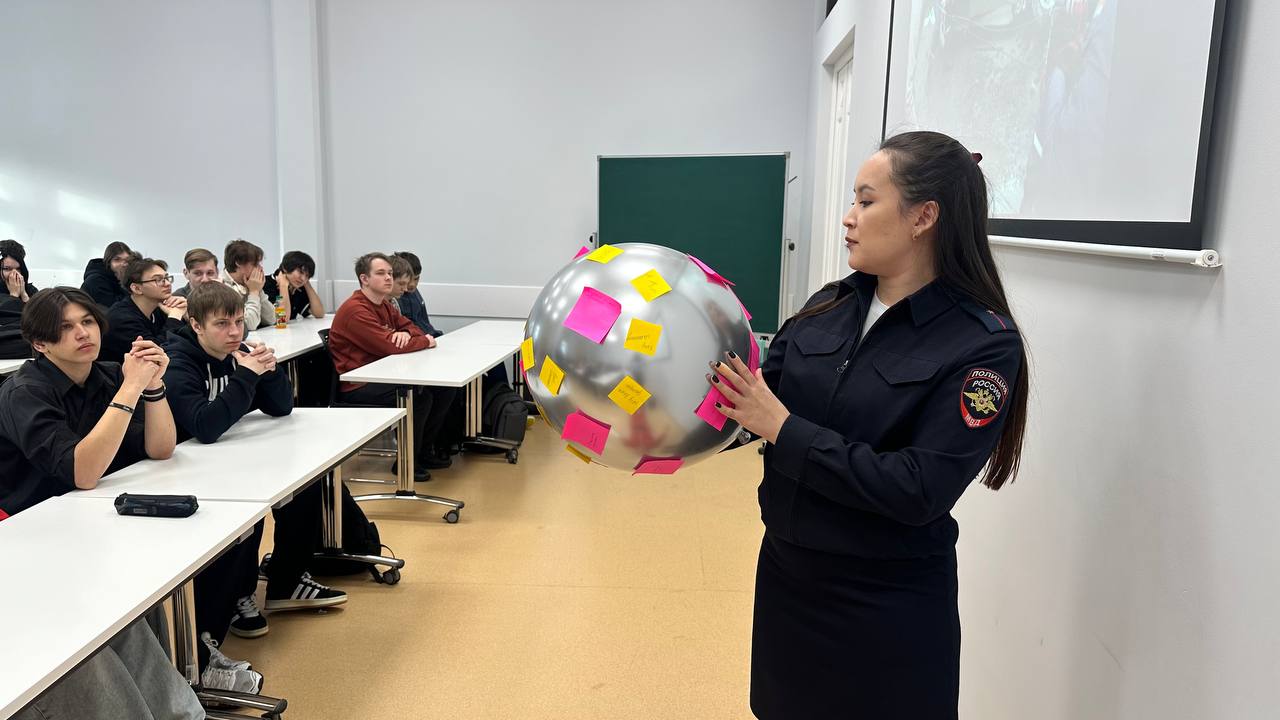 У этих студентов колледжа искусственного интеллекта, креативного мышления и мастерства не случайно такие серьезные лица У этих студентов колледжа искусственного интеллекта, креативного мышления и мастерства не случайно такие серьезные лица