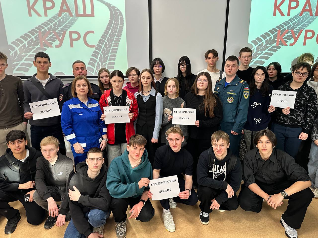 У этих студентов колледжа искусственного интеллекта, креативного мышления и мастерства не случайно такие серьезные лица У этих студентов колледжа искусственного интеллекта, креативного мышления и мастерства не случайно такие серьезные лица