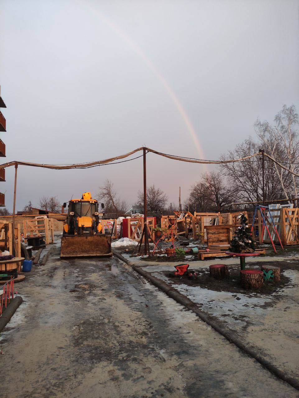 Александр Малькевич: Радуга над Авдеевкой: строители Югры восстанавливают до основания разрушенный город – и сохраняют его Душу Александр Малькевич: Радуга над Авдеевкой: строители Югры восстанавливают до основания разрушенный город – и сохраняют его Душу