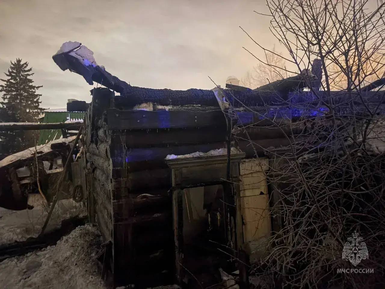 Два человека погибли в пожаре на улице Орловской этой ночью