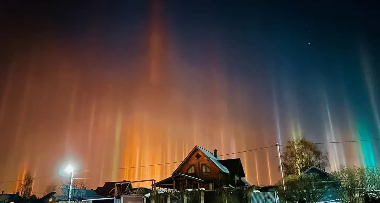 "Два солнца" и множество ледяных столбов наблюдали над российскими регионами "Два солнца" и множество ледяных столбов наблюдали над российскими регионами