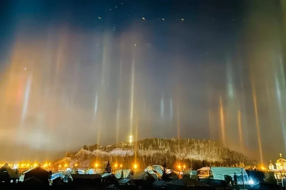"Два солнца" и множество ледяных столбов наблюдали над российскими регионами "Два солнца" и множество ледяных столбов наблюдали над российскими регионами