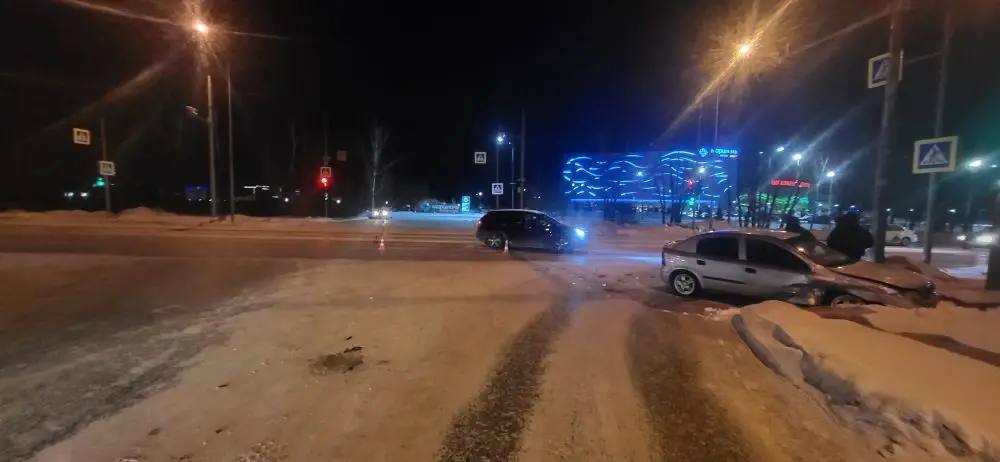 «Субару» и «Опель» столкнулись в полночь на регулируемом перекрестке улиц Щербакова и Газовиков в Тюмени «Субару» и «Опель» столкнулись в полночь на регулируемом перекрестке улиц Щербакова и Газовиков в Тюмени