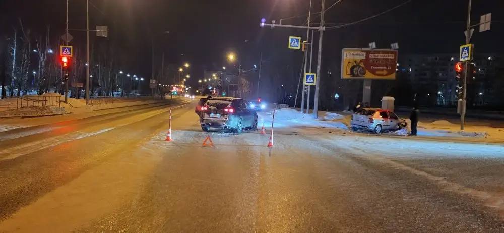 «Субару» и «Опель» столкнулись в полночь на регулируемом перекрестке улиц Щербакова и Газовиков в Тюмени «Субару» и «Опель» столкнулись в полночь на регулируемом перекрестке улиц Щербакова и Газовиков в Тюмени