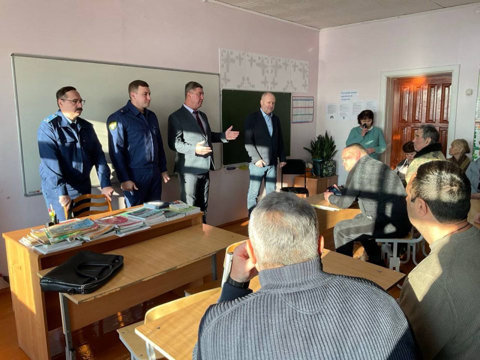 Прокурор Нижнетавдинского района Дмитрий Ракитин совместно с Уполномоченным по правам человека в Тюменской области Олегом Датских, Тюменским транспортным прокурором Андреем Коневым, начальником ГКУ ТО «Управление...