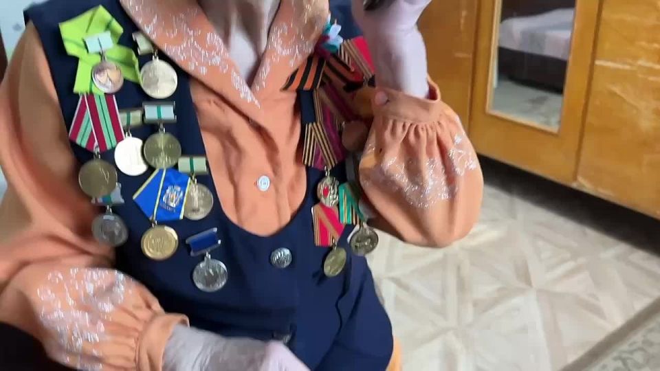 Глава города Петр Вагин пожелал здоровья и долгих лет жизни Вере Иосифовне Созоновой в День снятия блокады Ленинграда