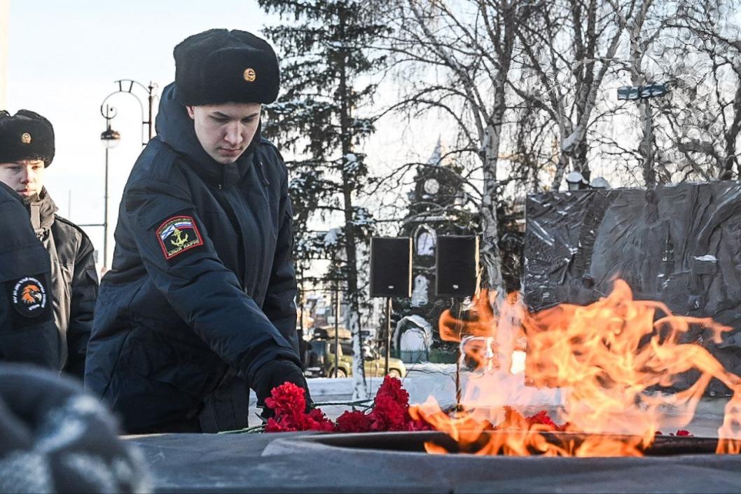 Торжественная церемония, посвященная 82-й годовщине полного освобождения Ленинграда от фашистской блокады, состоялась на Исторической площади в Тюмени 27 января