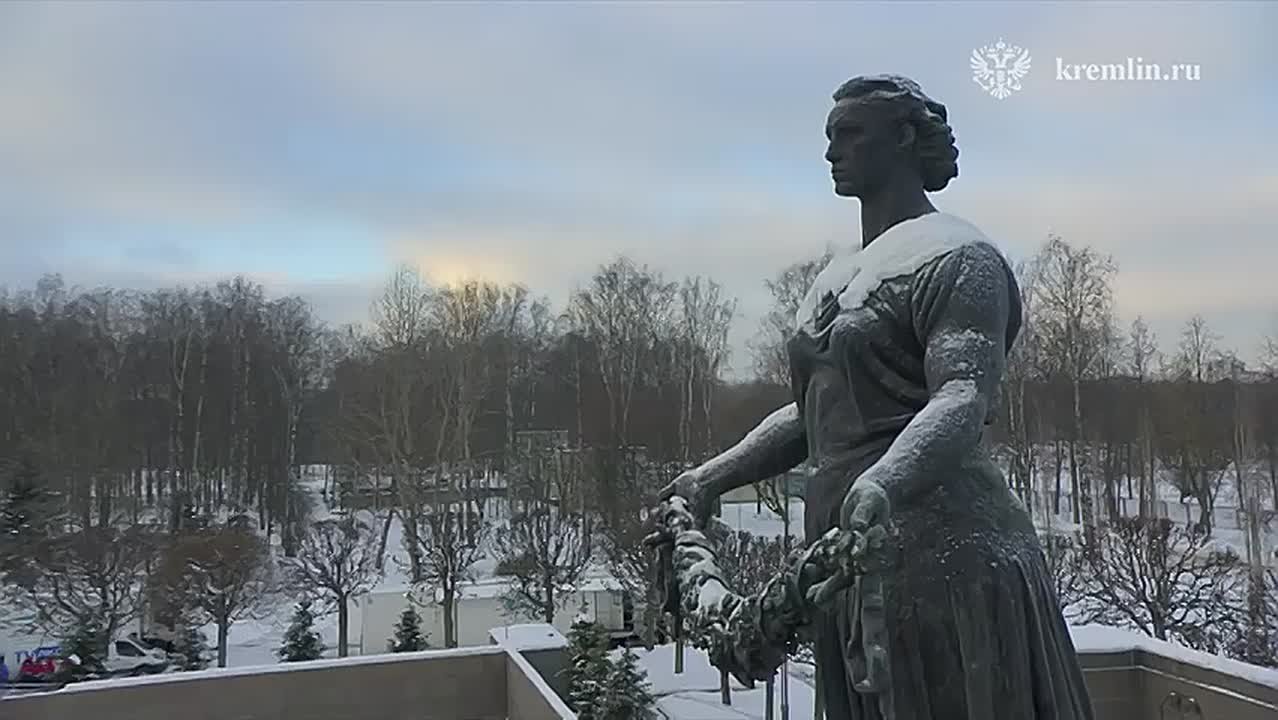 Президент Владимир Путин почтил память погибших в дни блокады Ленинграда