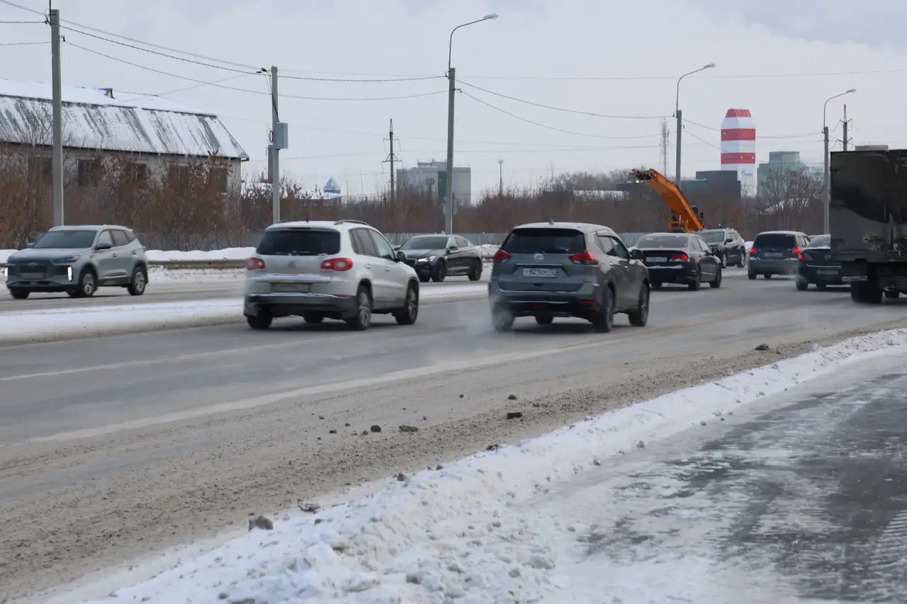 Во дворах и на межквартальных проездах наводят порядок Во дворах и на межквартальных проездах наводят порядок