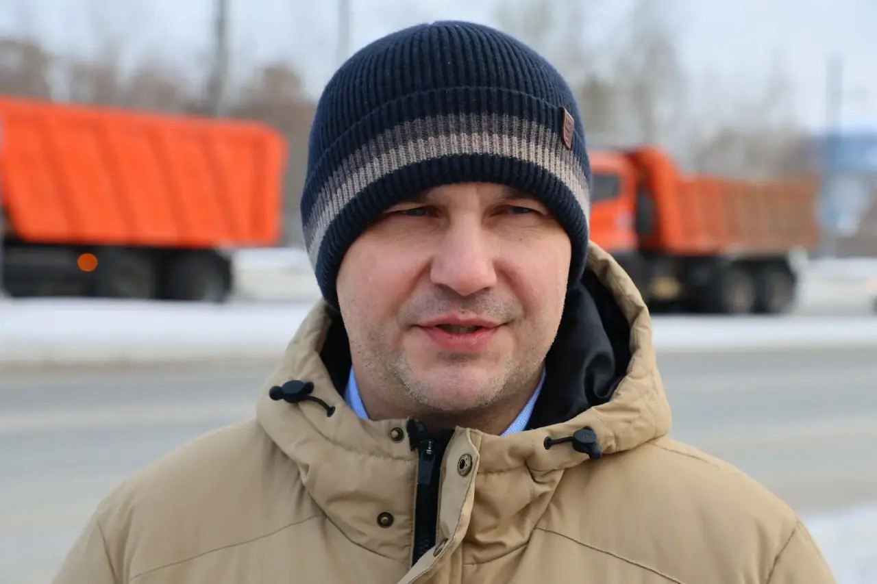 Погода за окном располагает к уборке… на проезжей части Погода за окном располагает к уборке… на проезжей части