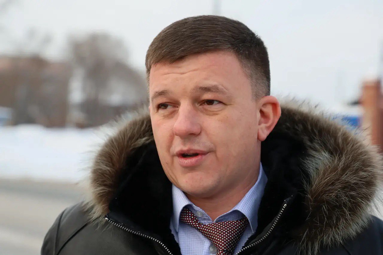 Во дворах и на межквартальных проездах наводят порядок Во дворах и на межквартальных проездах наводят порядок