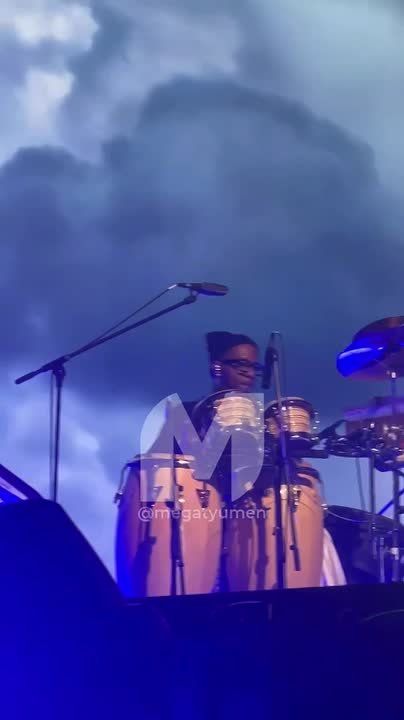 Певицу МакSим вчера собрались послушать тюменцы — горожане остались в восторге!