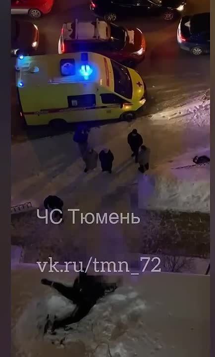 Сегодня вечером на козырьке многоэтажки на Малыгина, 90, найден труп