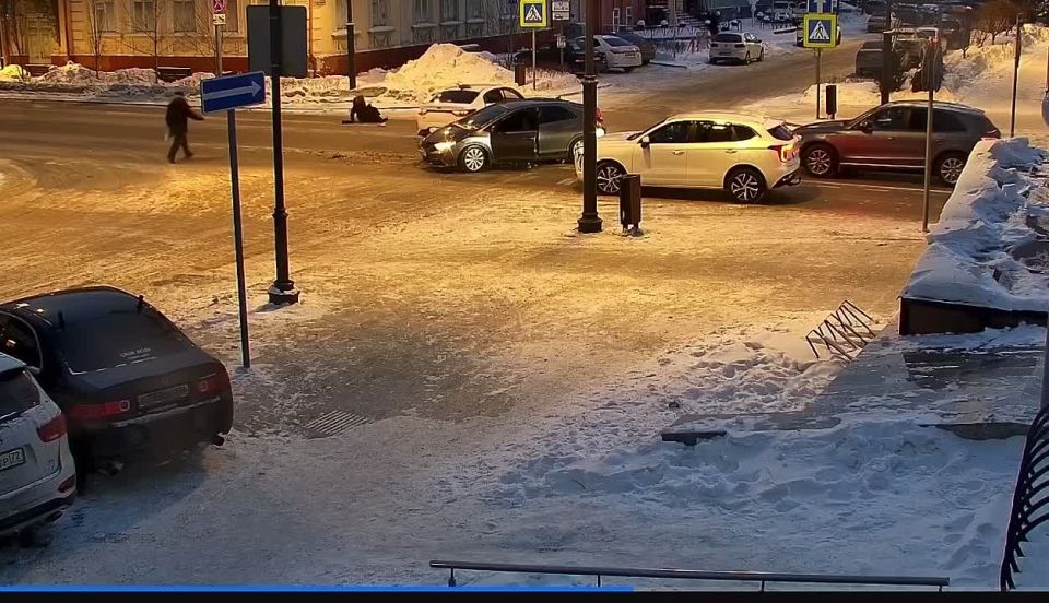 Сбил пешехода и попал в массовую аварию: в районе Ленина, 25 накануне произошло серьезное ДТП