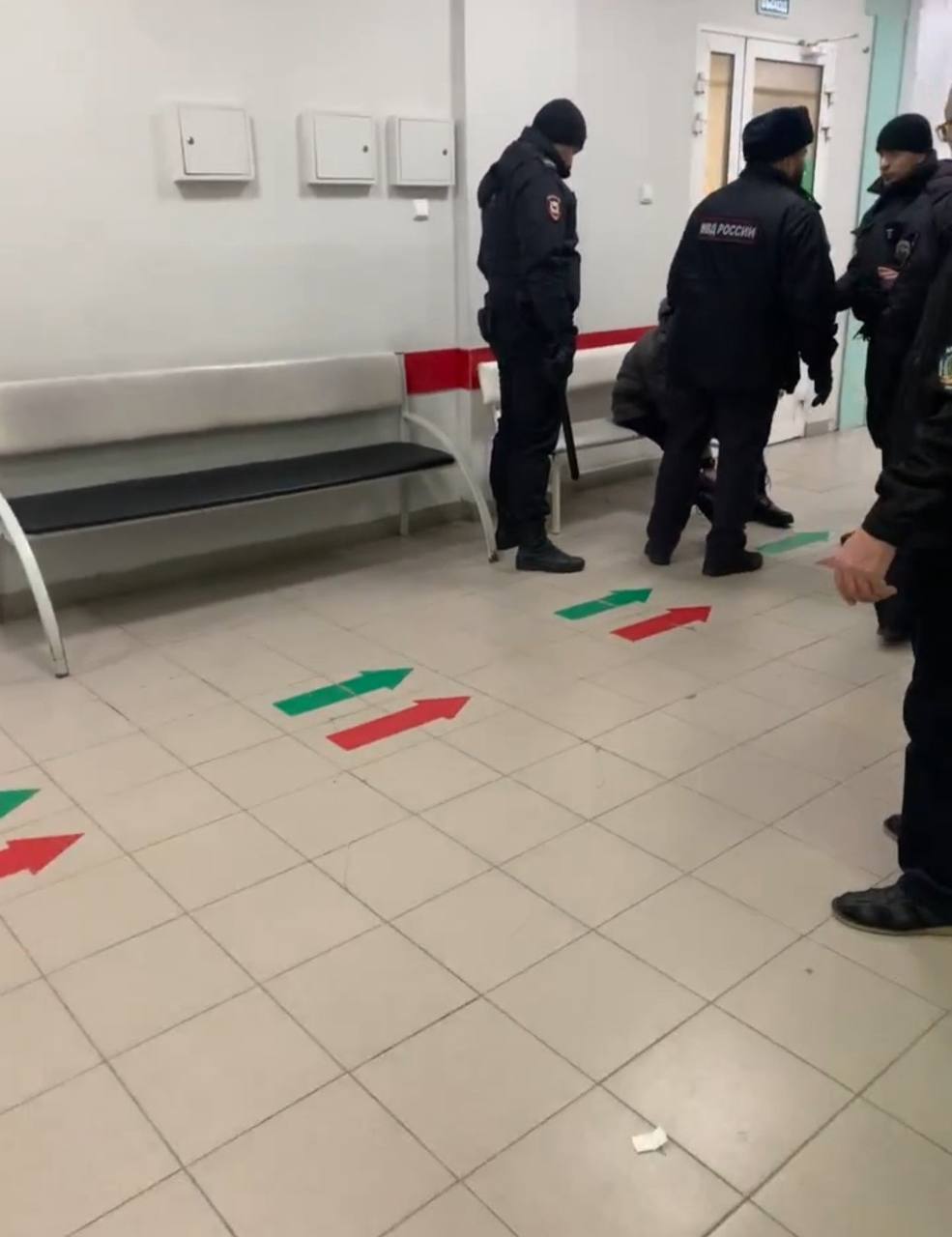 Пьяный тюменец напугал горожан в ОКБ №2: он явился в медучреждение и устроил скандал