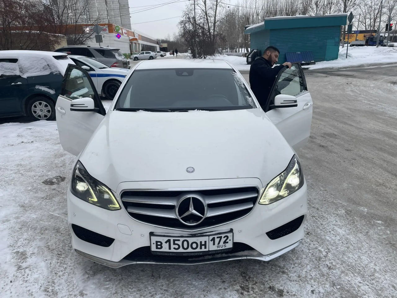 "Мерседес" и "Ягуар" избавились от незаконной тонировки в Тюмени