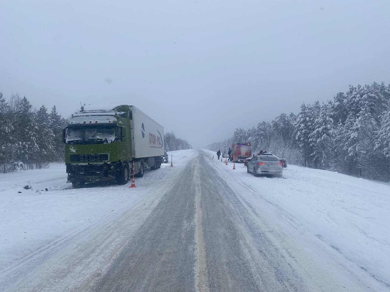 На место смертельного ДТП в Уватском районе выехал заместитель прокурора Уватского района Александр Шихов На место смертельного ДТП в Уватском районе выехал заместитель прокурора Уватского района Александр Шихов