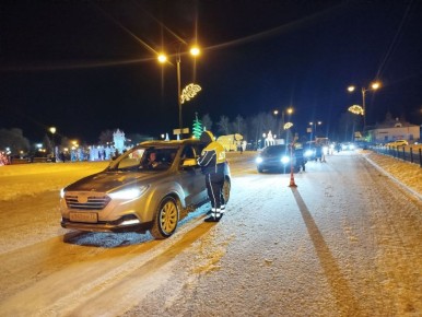 Сегодня и в выходные дни сотрудники Госавтоинспекции в Тюменской области проведут массовые мероприятия по противодействию пьяному вождению: рейды группами нарядов ДПС и «сплошные проверки» водителей на трезвость