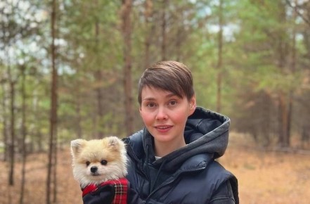 Тюменская экс-участница шоу «Пацанки», Анна Тихомирова, оказалась в центре скандала — ее обвиняют в обмане магазинов