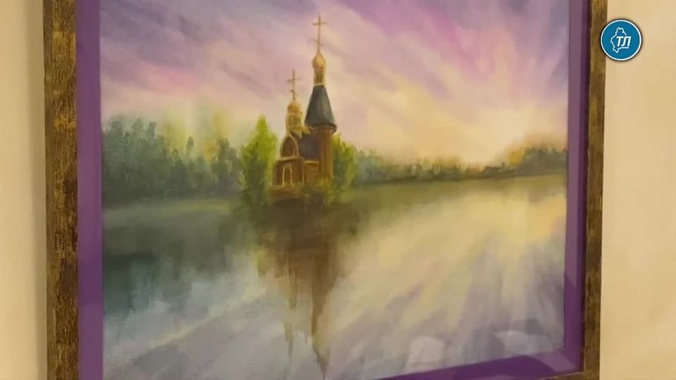 Выставку добрых картин участников фестиваля "Заботливый" открыли на третьем этаже малого зала Тюменского драматического театра