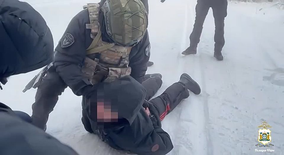 Чиновника из Югры поймали на взятке в четверть миллиона рублей