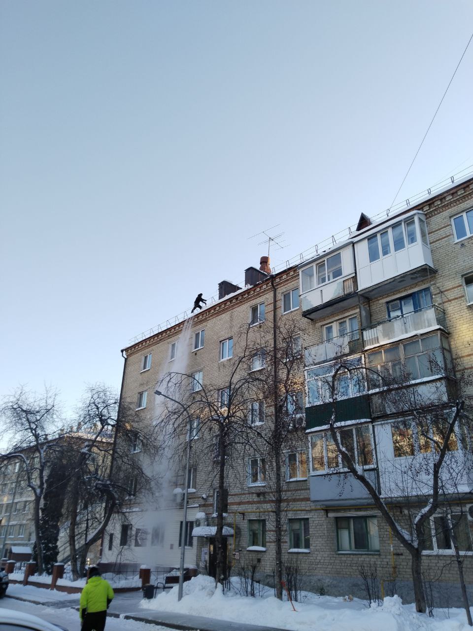 Снег на кровле — это риск! Снег на кровле — это риск!