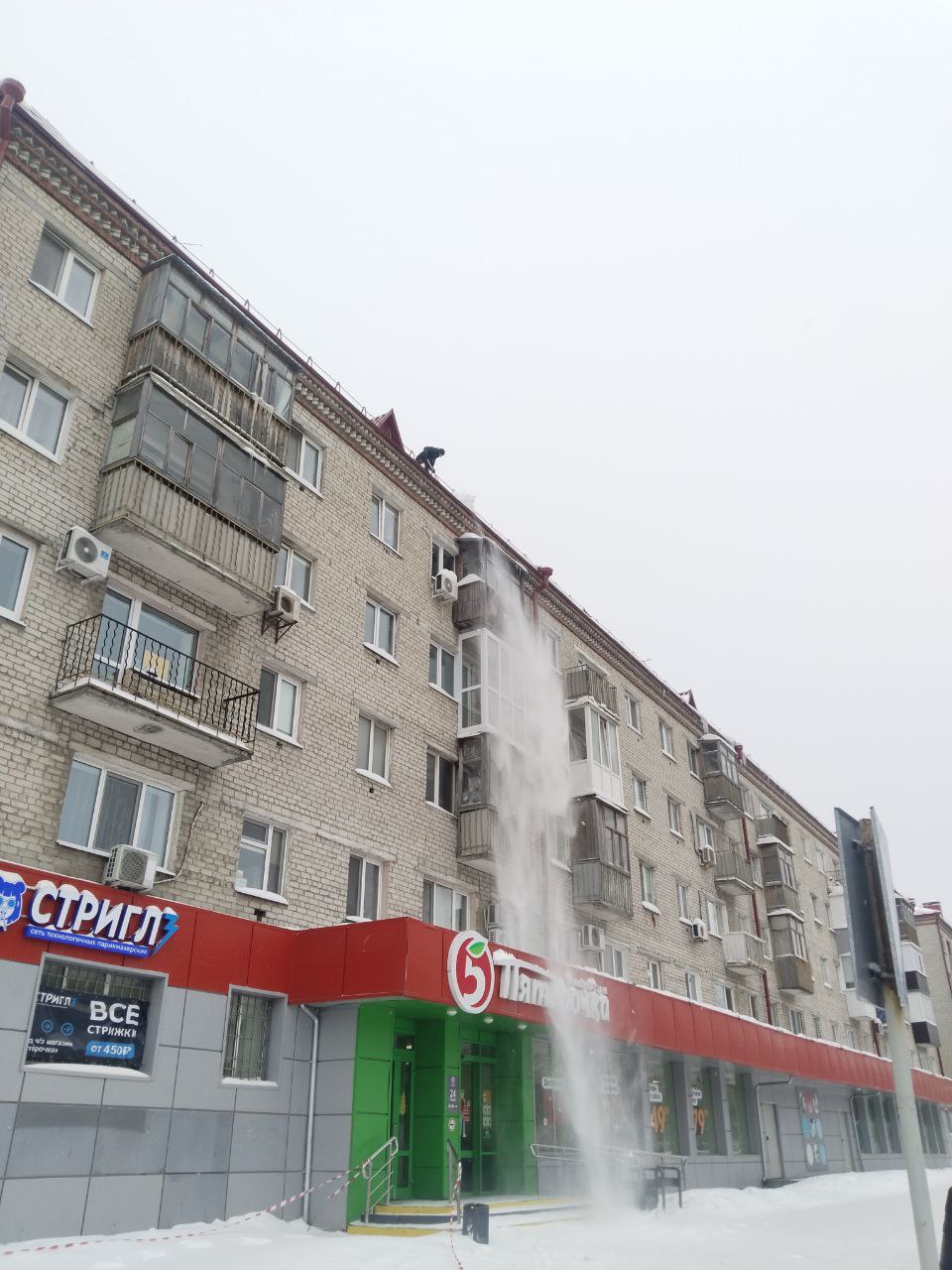 Снег на кровле — это риск! Снег на кровле — это риск!