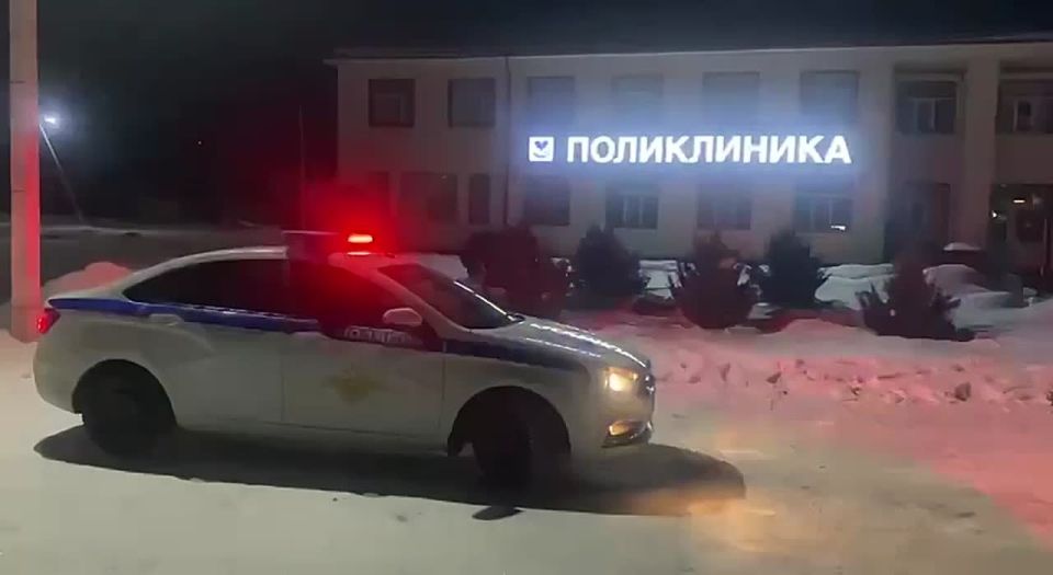 Автоинспекторы помогли дальнобойщику из Казахстана: они заметили фуру на обочине