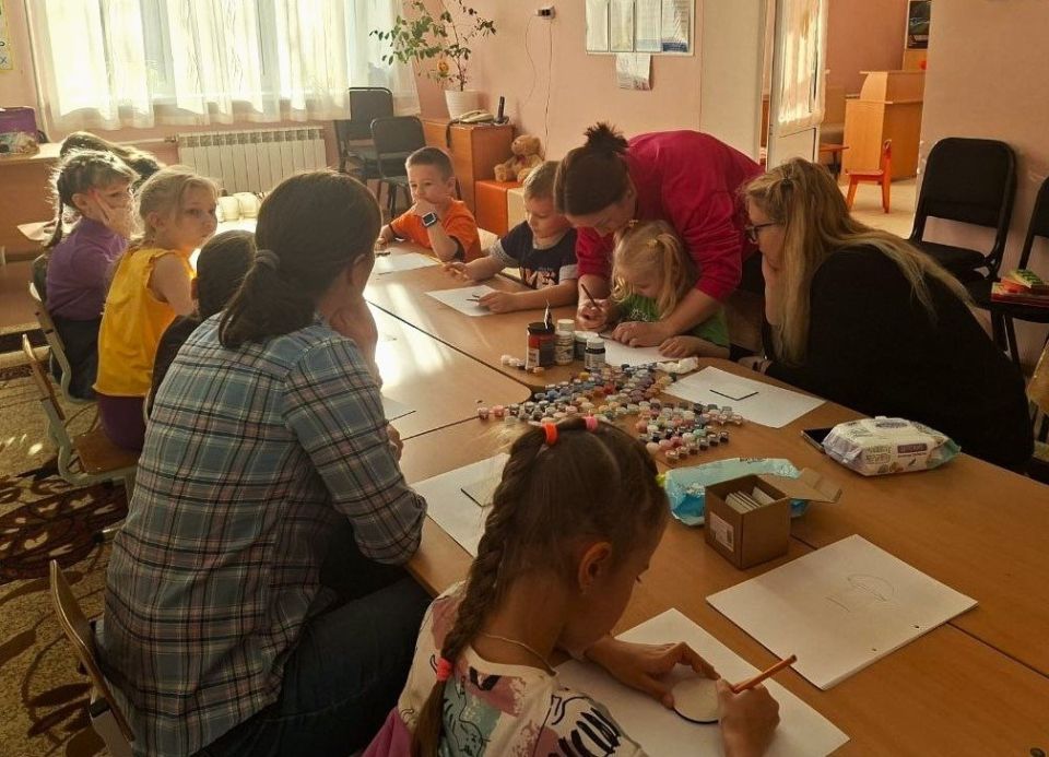 Социальные гостиные продолжают вести работу