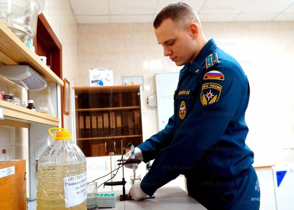 Испытательная пожарная лаборатория Тюменской области приступила к ежегодной проверке качества пенообразователя