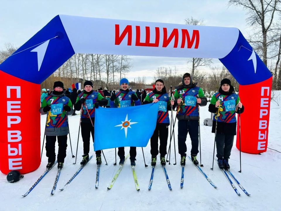 Сотрудники МЧС России приняли участие в «Лыжне России-2026»