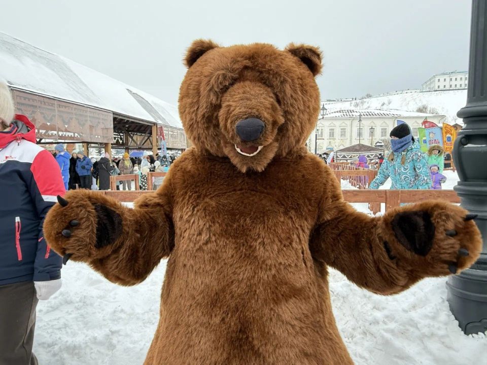 Сегодня на Пельменном съесте настоящий фейерверк радости: детский смех, дружеские объятия, удивлённые и счастливые глаза! Это именно то место, где заряжаешься теплом и хорошим настроением с первой же минуты