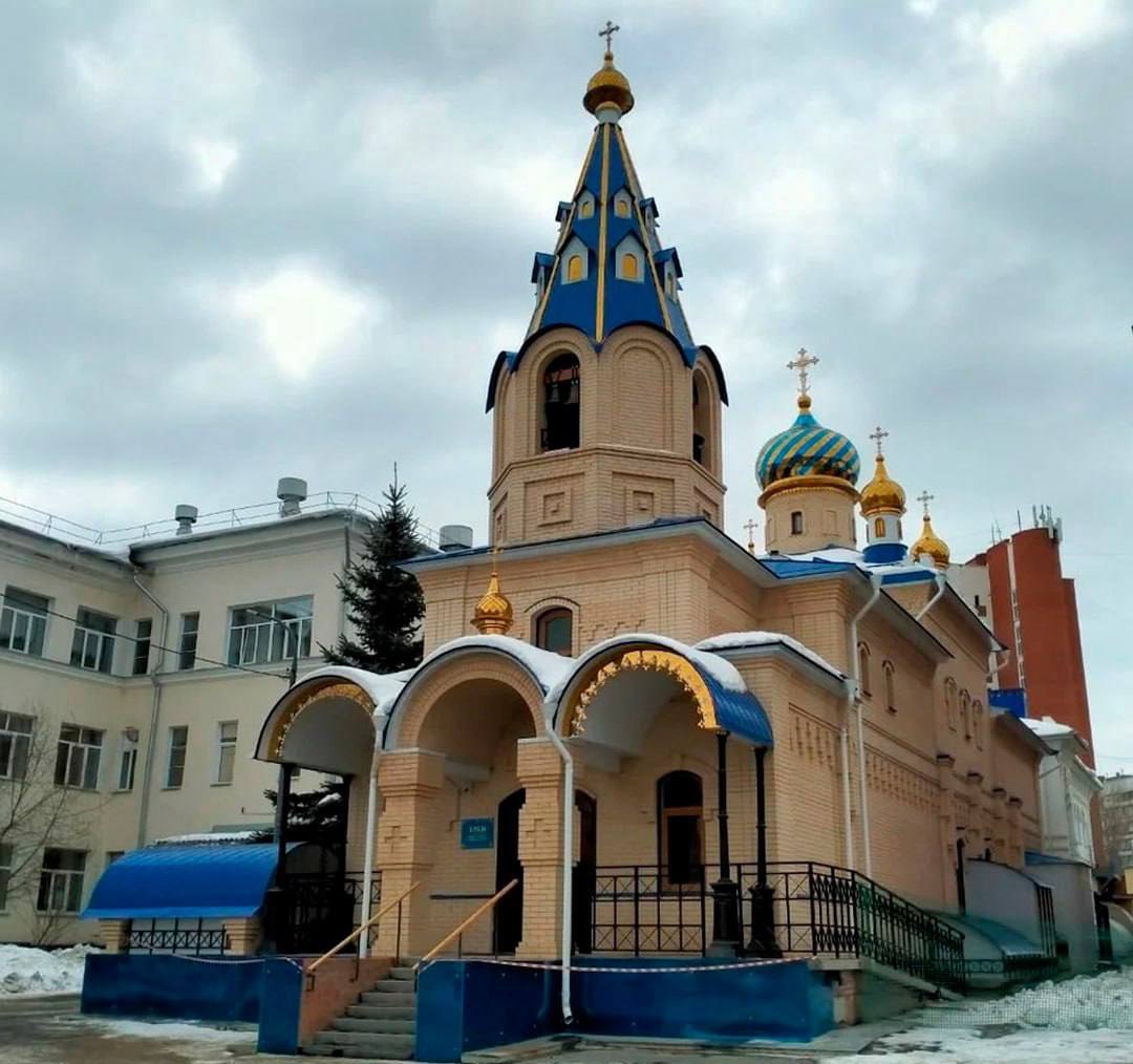 В Челябинске утром 15 февраля произошло нападение в храме «Нечаянная радость» (на территории ГКБ № 1). 25летний местный житель ранил ножом двух женщин во время богослужения