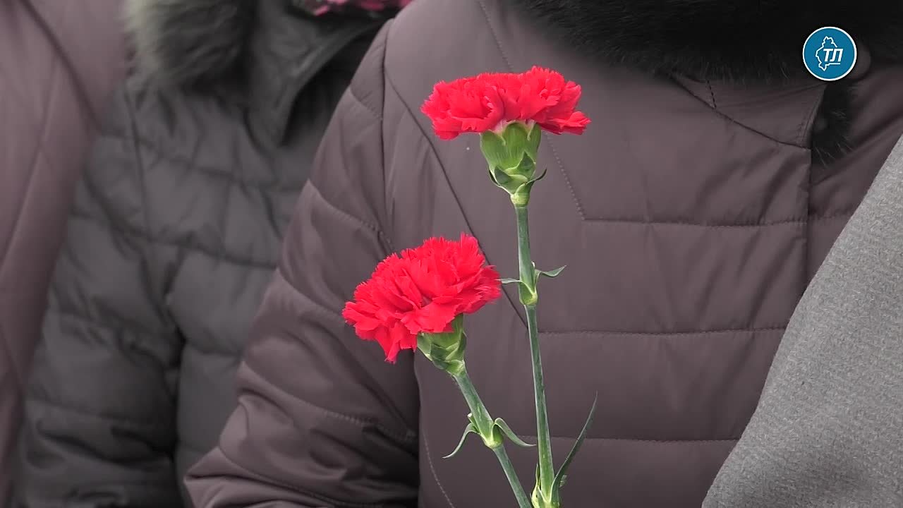 Вечный огонь зажгли на мемориальном комплексе по ул. Красноармейской в Ялуторовске в рамках Всероссийской акции "Храним огонь Победы"