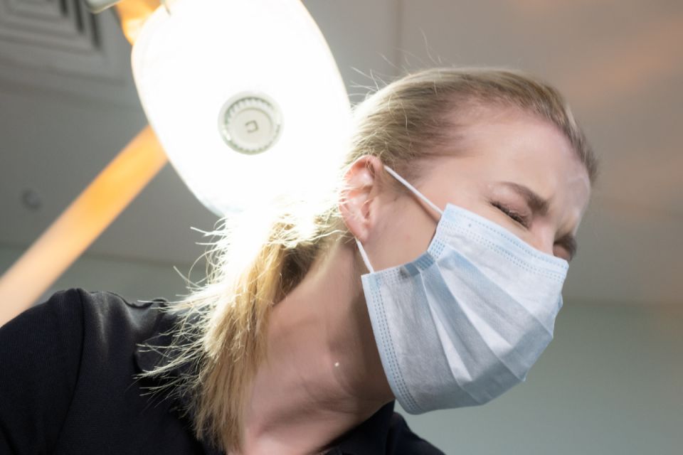 Почему профессиональная чистка зубов важна для вашего здоровья?