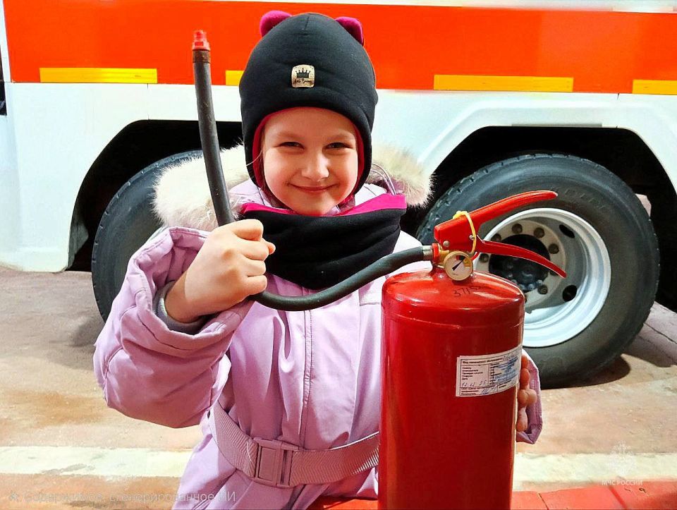 Тобольские малыши пришли в гости к городским огнеборцам
