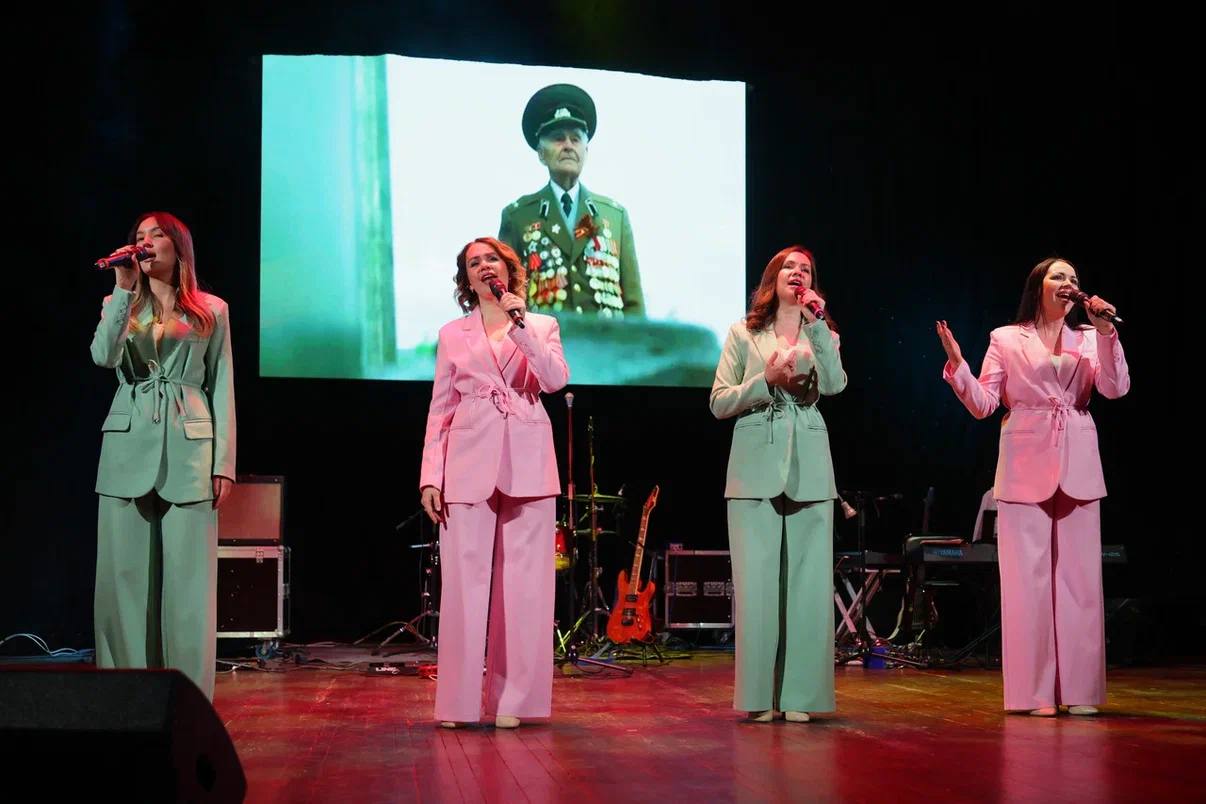 Друзья! Делюсь с вами яркими фотокарточками с концерта, посвященного Дню защитника Отечества Друзья! Делюсь с вами яркими фотокарточками с концерта, посвященного Дню защитника Отечества