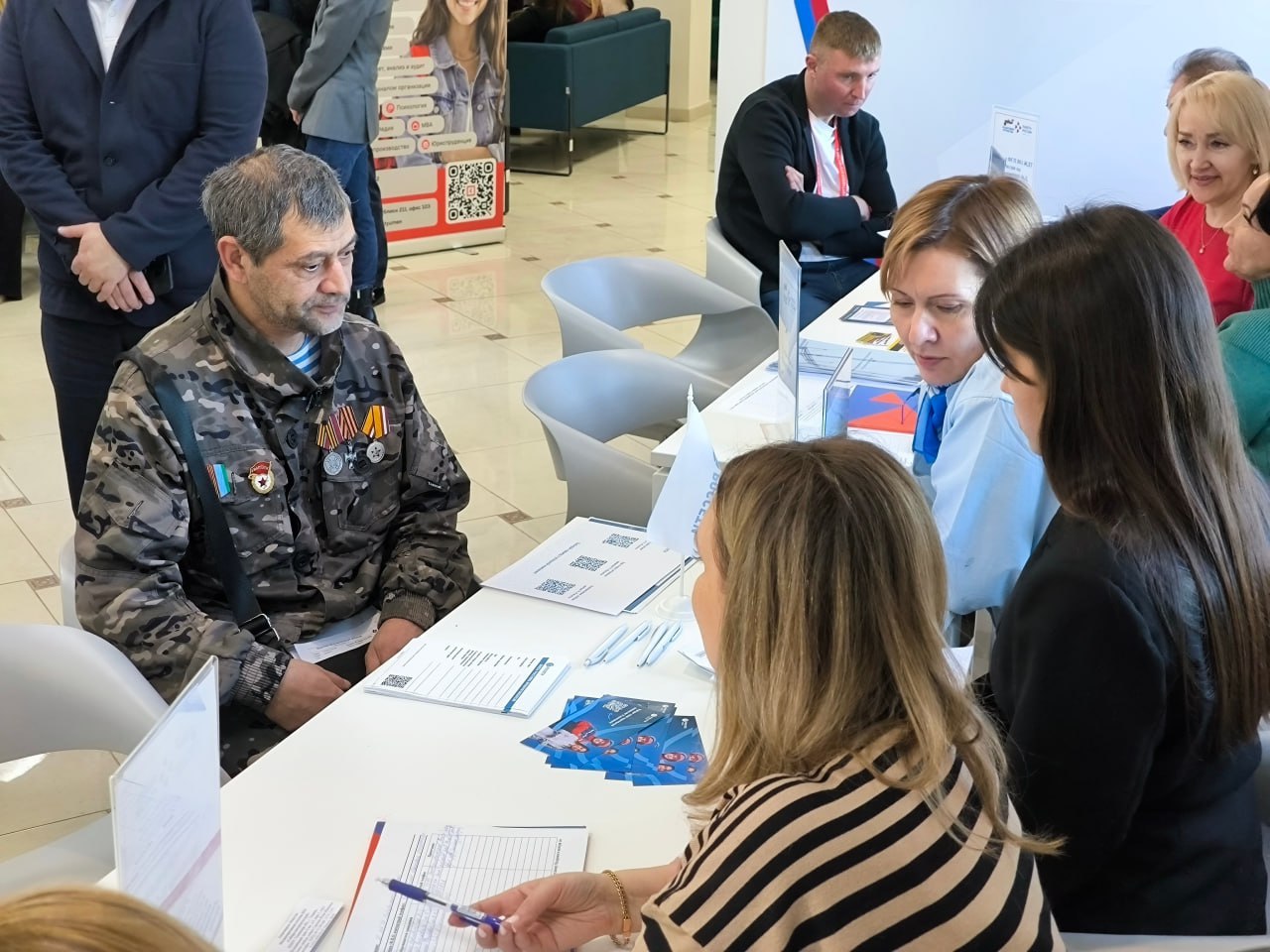 В Тюмени в преддверии Дня защитников Отечества состоялась ярмарка вакансий для ветеранов СВО и членов их семей В Тюмени в преддверии Дня защитников Отечества состоялась ярмарка вакансий для ветеранов СВО и членов их семей