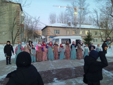 Масленица шагает по городу — вчера праздник заглянул в микрорайон Мелиораторов! Команда «Орфея» снова дарила улыбки, веселье и весеннее настроение!