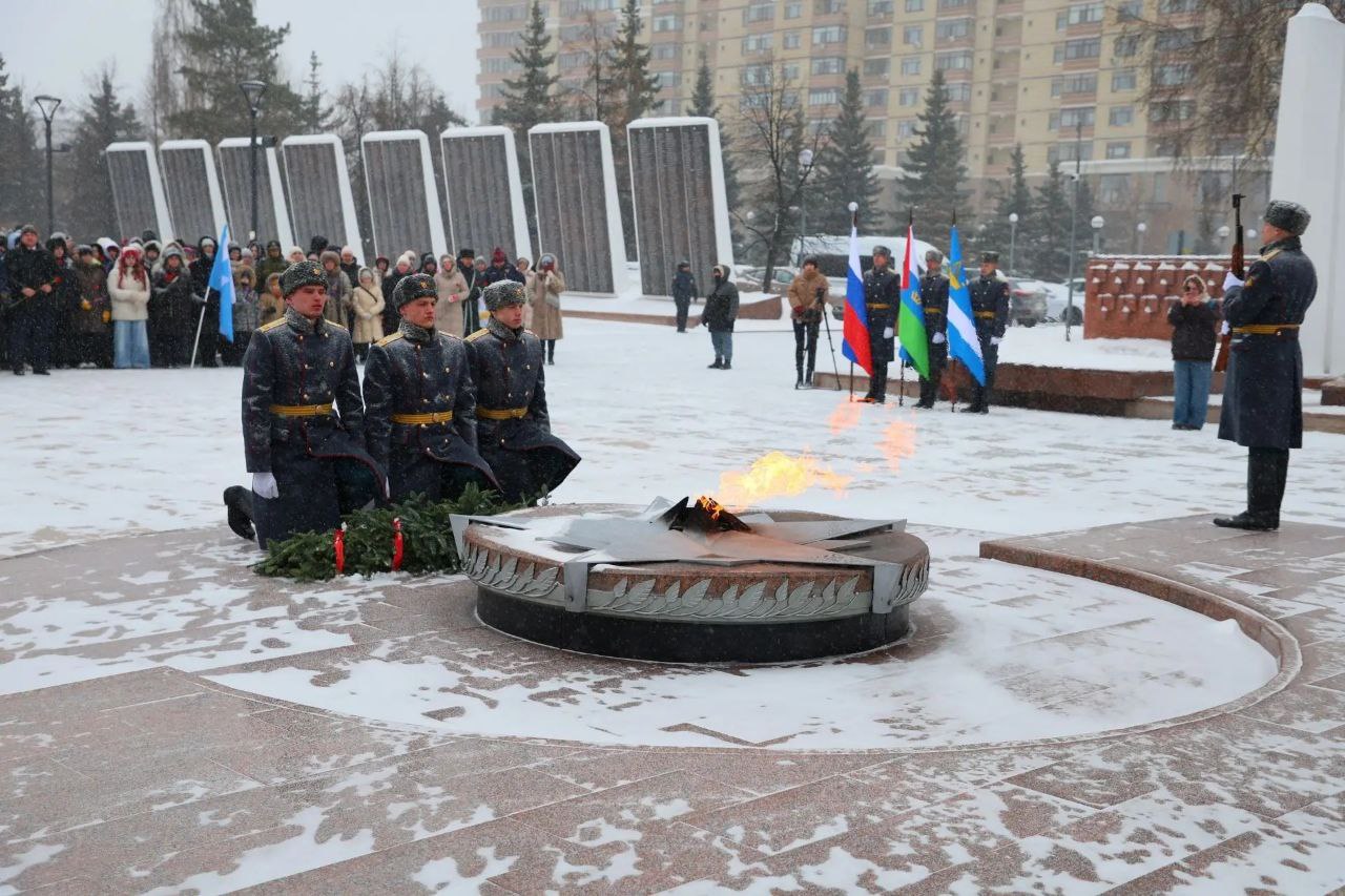 Максим Афанасьев: В преддверии Дня защитника Отечества мы вместе с общественными организациями, молодежью и ветеранами провели торжественное мероприятие на площади Памяти Максим Афанасьев: В преддверии Дня защитника Отечества мы вместе с общественными организациями, молодежью и ветеранами провели торжественное мероприятие на площади Памяти
