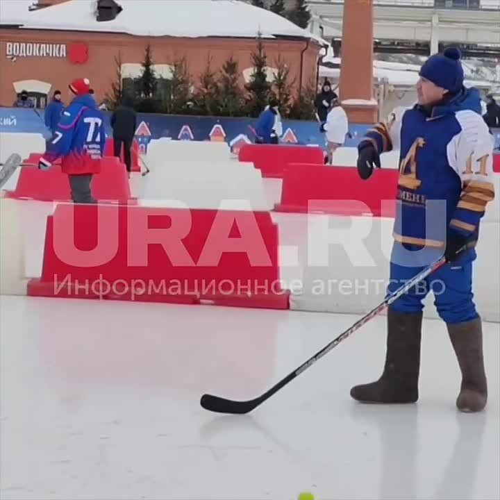 В хоккей в валенках сыграли в Тюмени