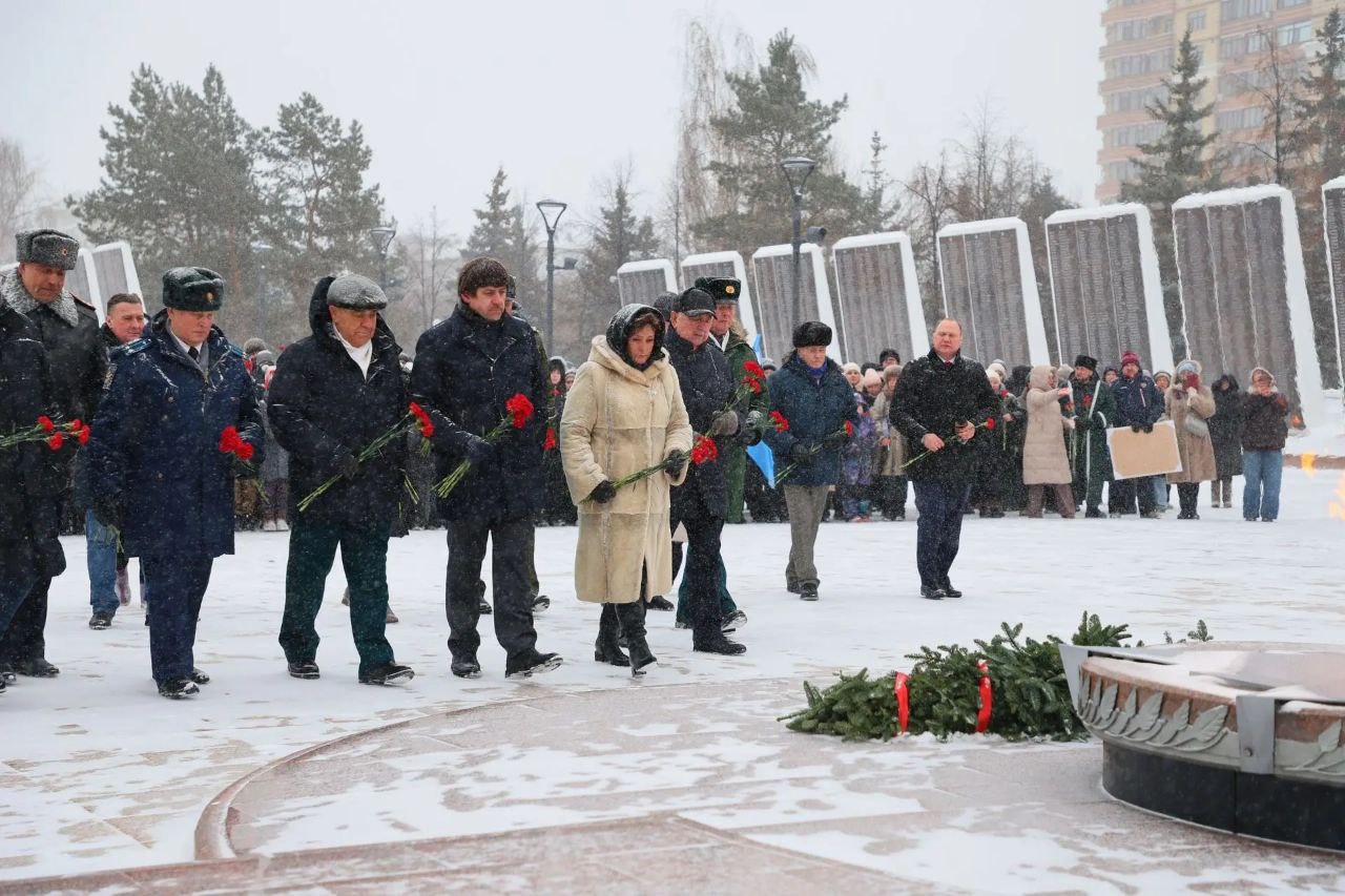 Максим Афанасьев: В преддверии Дня защитника Отечества мы вместе с общественными организациями, молодежью и ветеранами провели торжественное мероприятие на площади Памяти Максим Афанасьев: В преддверии Дня защитника Отечества мы вместе с общественными организациями, молодежью и ветеранами провели торжественное мероприятие на площади Памяти
