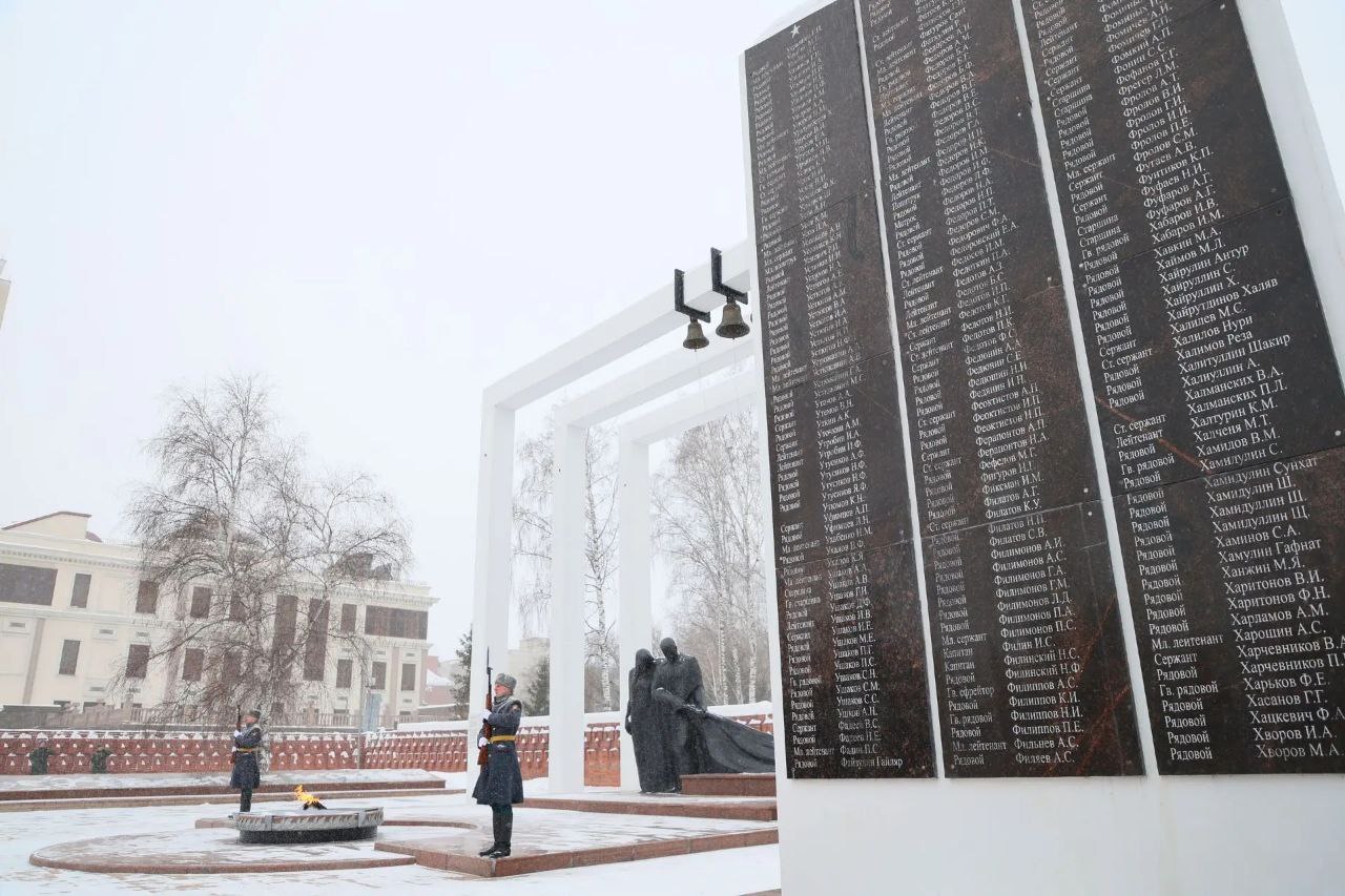 Максим Афанасьев: В преддверии Дня защитника Отечества мы вместе с общественными организациями, молодежью и ветеранами провели торжественное мероприятие на площади Памяти