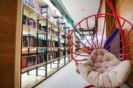 Творческая встреча «Ваш современник по человечеству Анатолий Омельчук» состоится в читальном зале третьего этажа Тюменской областной научной библиотеке имени Д.И. Менделеева 25 февраля