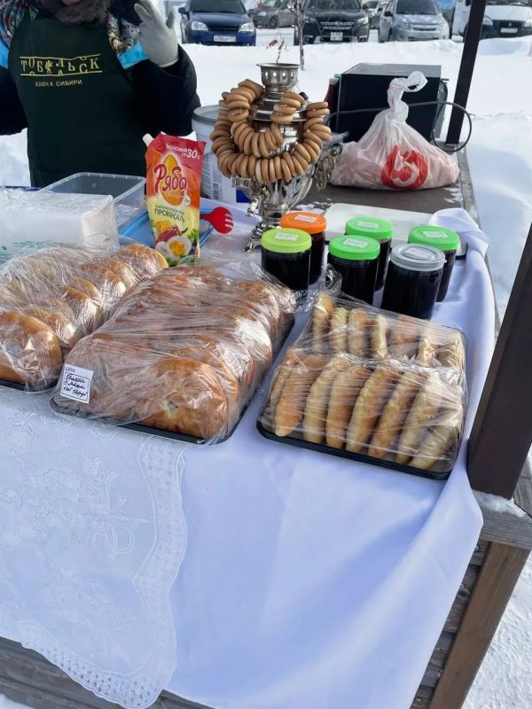 На Базарной площади закипела праздничная жизнь — открылась масленичная ярмарка!