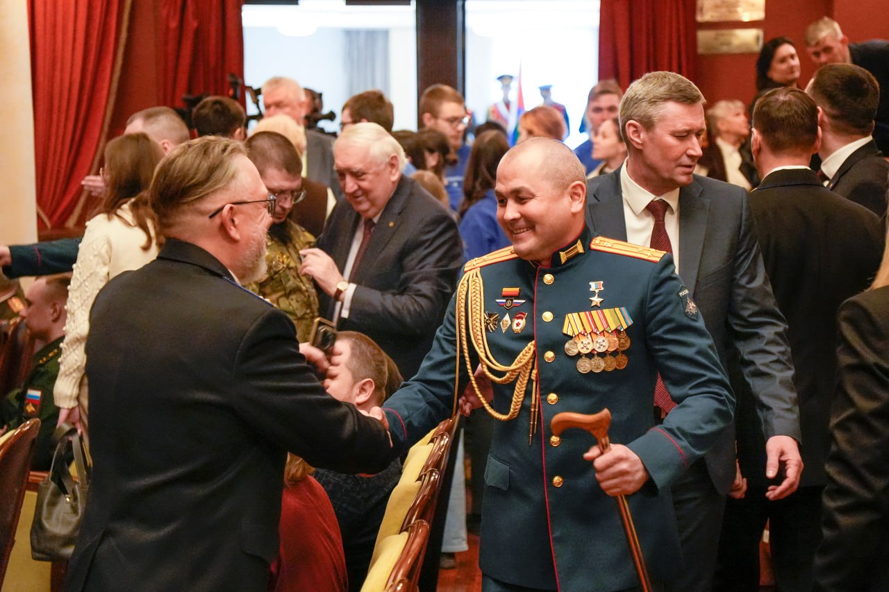 Тем временем в «Нефтянике» прошел праздничный концерт ко Дню защитника Отчества Тем временем в «Нефтянике» прошел праздничный концерт ко Дню защитника Отчества